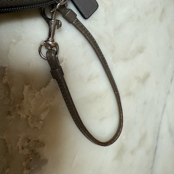 Coach silver leopard print wristlet/wallet - Picture 4 of 12